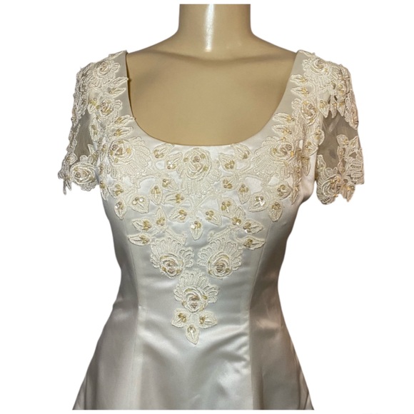 Michelangelo Satin Ivory Wedding Gown Dress With Pearls & Beading Size 6 - Picture 3 of 16